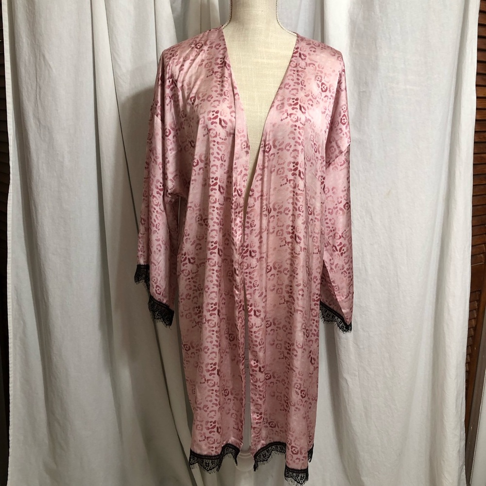 Free Realm Silky Robe - Picture 2 of 4